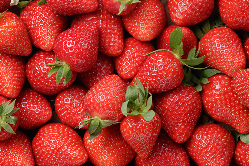 Carbs in Strawberries & Other Nutritional Info