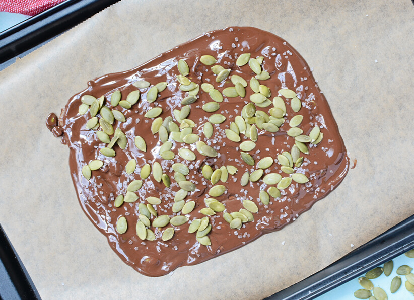 Chocolate Pumpkin Seed Bark instructions