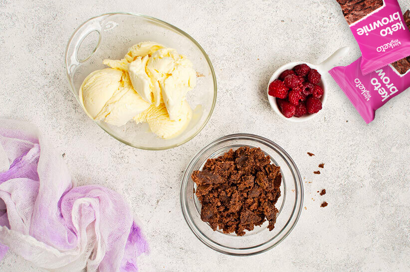 Keto-Ice-Cream-with-Brownie-Crumbs_Ingredients